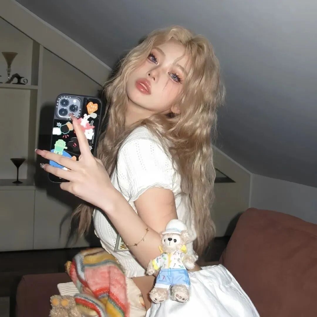 自拍手机欧美甜酷女生头像