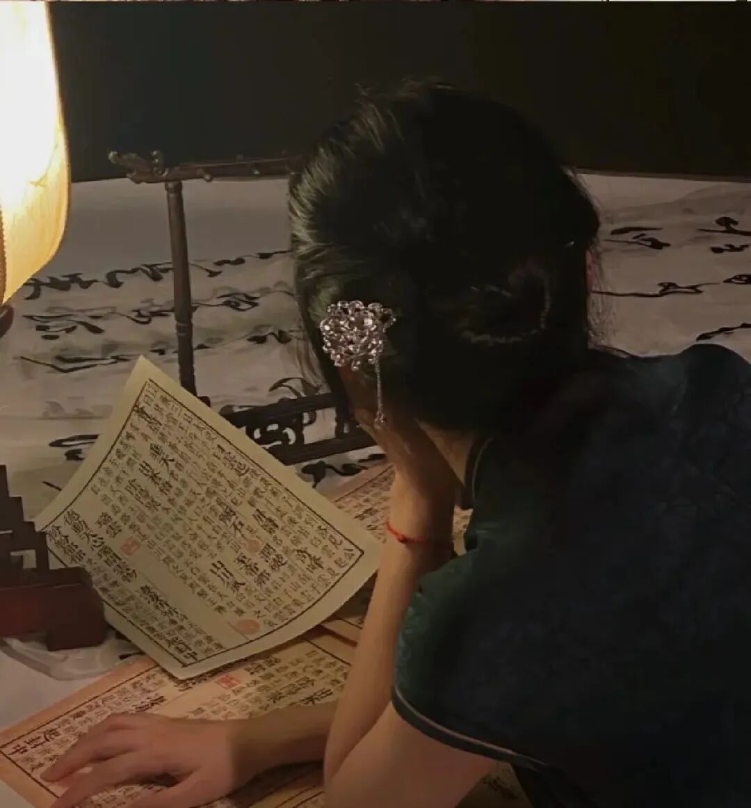 新中式温柔不露脸女生头像