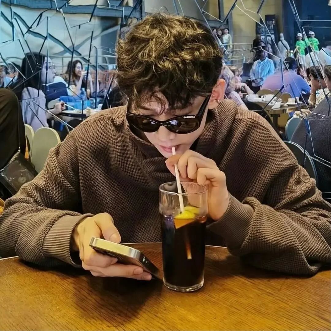 墨镜个性男生头像