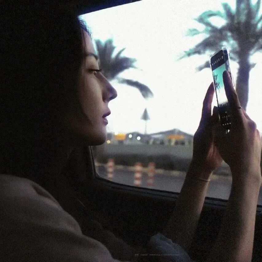迪丽热巴爱豆车内侧脸女生头像