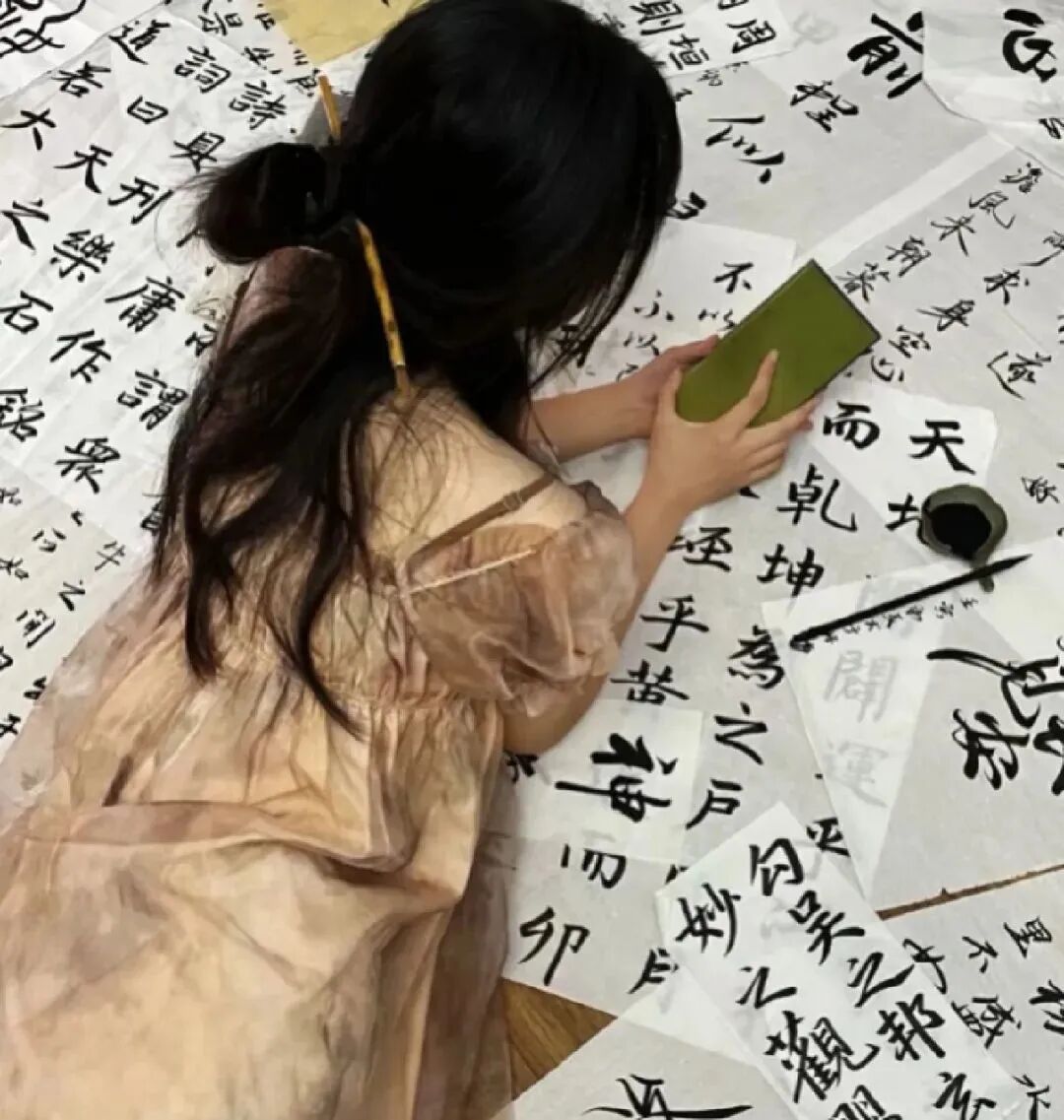 新中式温柔不露脸女生头像
