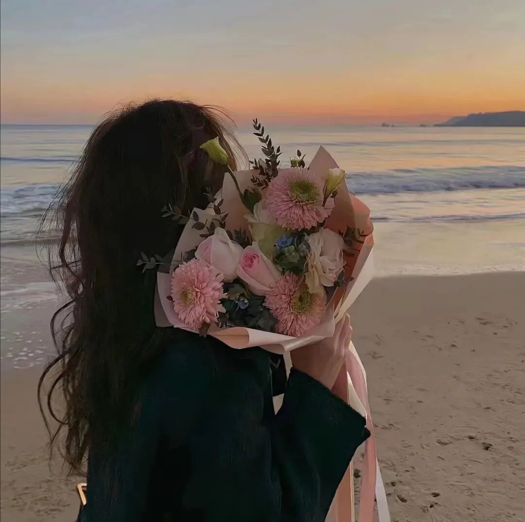 海边氛围感鲜花不露脸女生头像