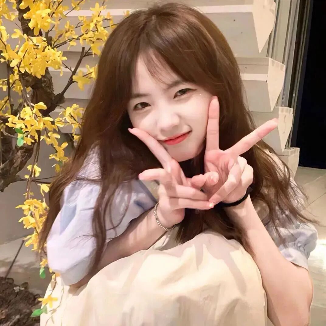 剪刀手小众女生头像