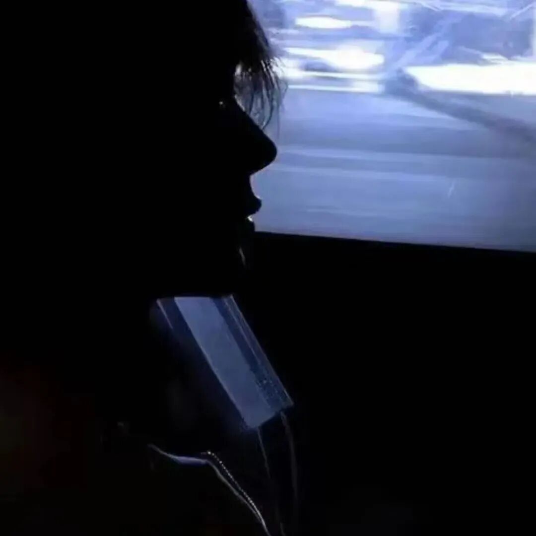 车内侧脸男生头像