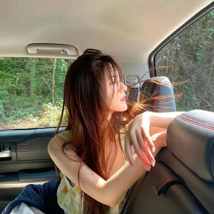 赵露思爱豆侧脸女生头像