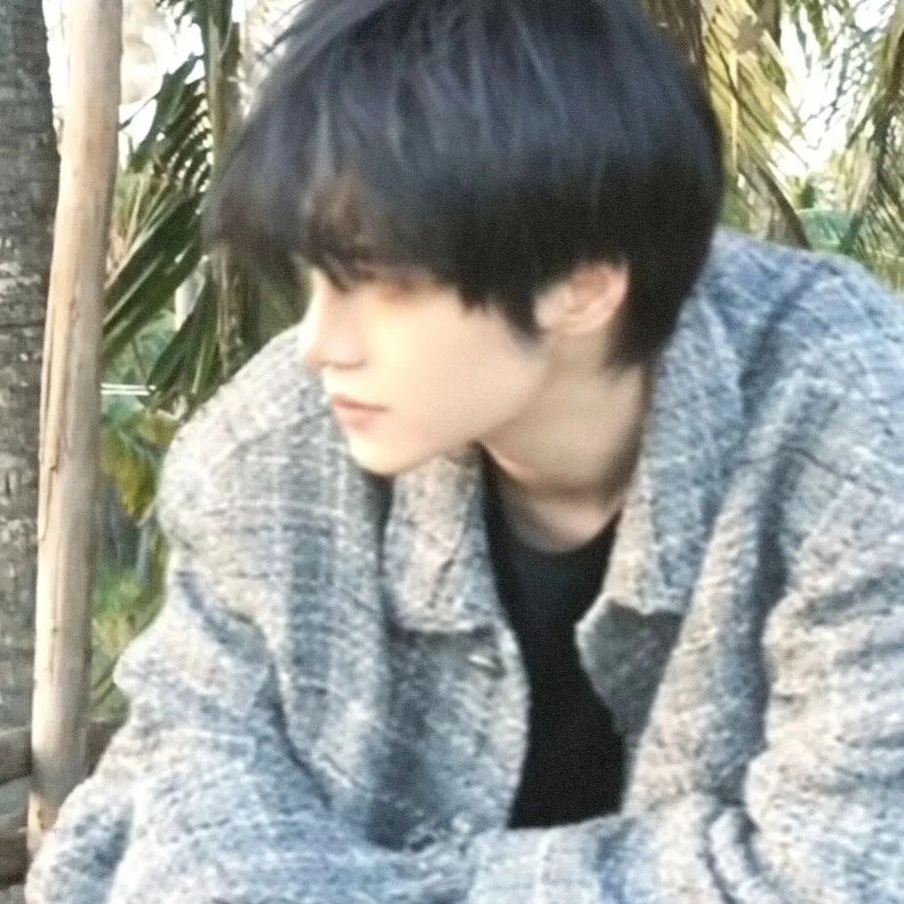 痞帅侧脸男生头像