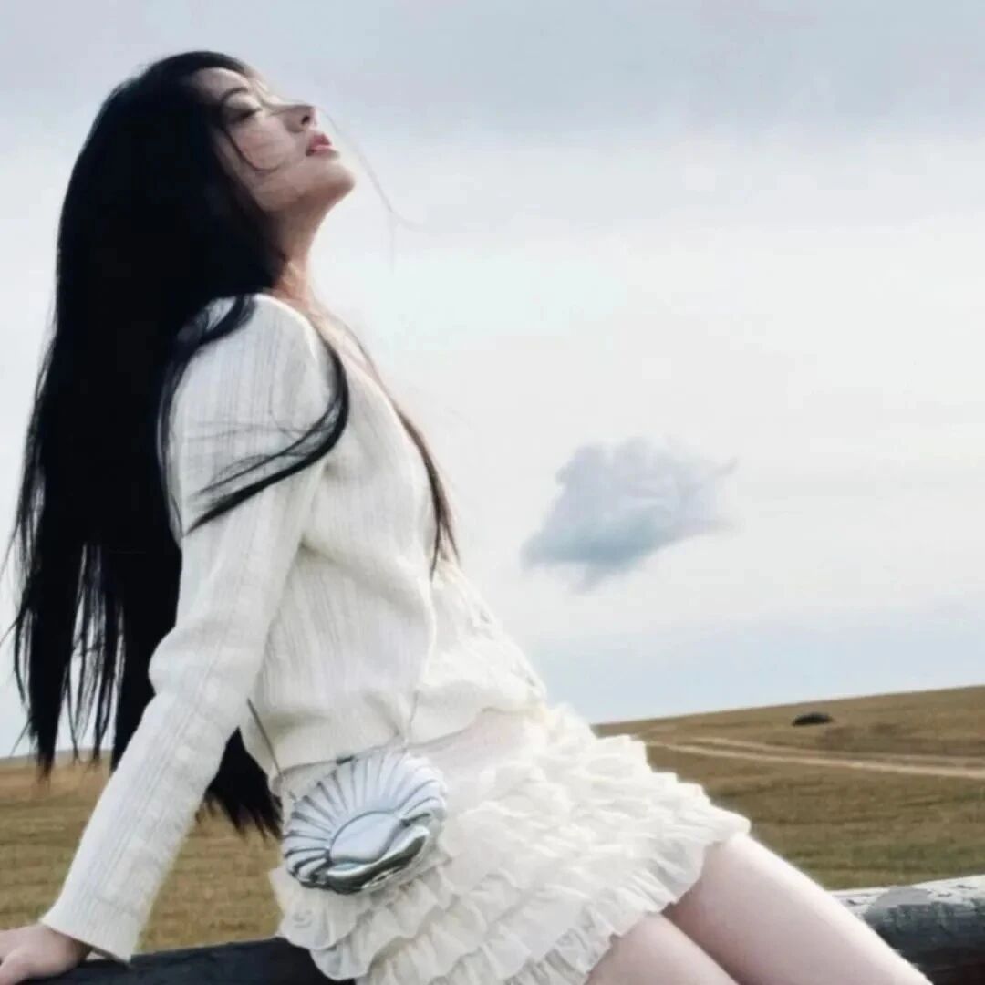 温柔侧脸女生头像