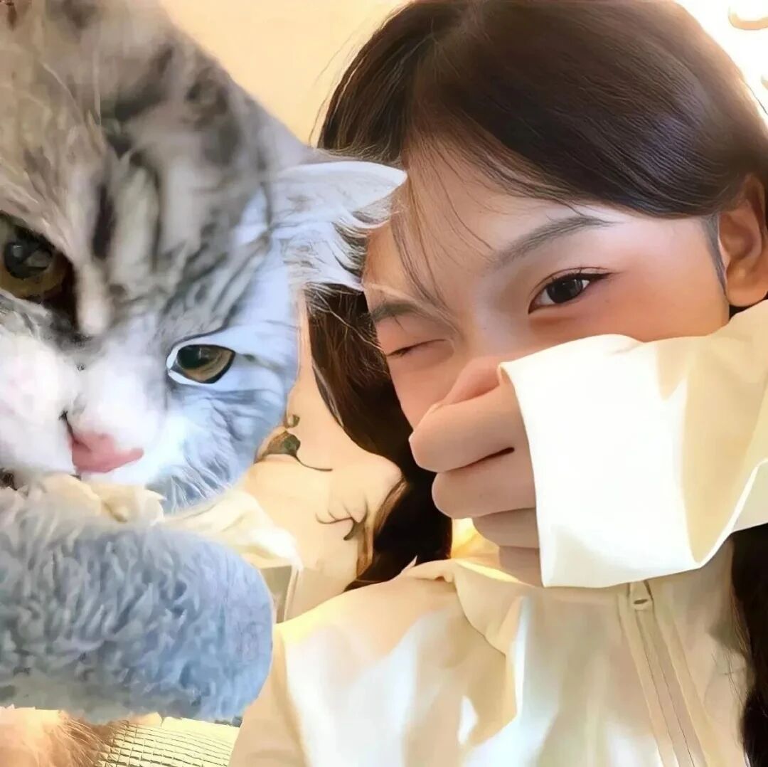 抱着猫咪甜妹女生头像