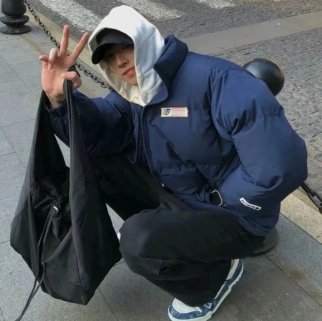 剪刀手个性男生头像