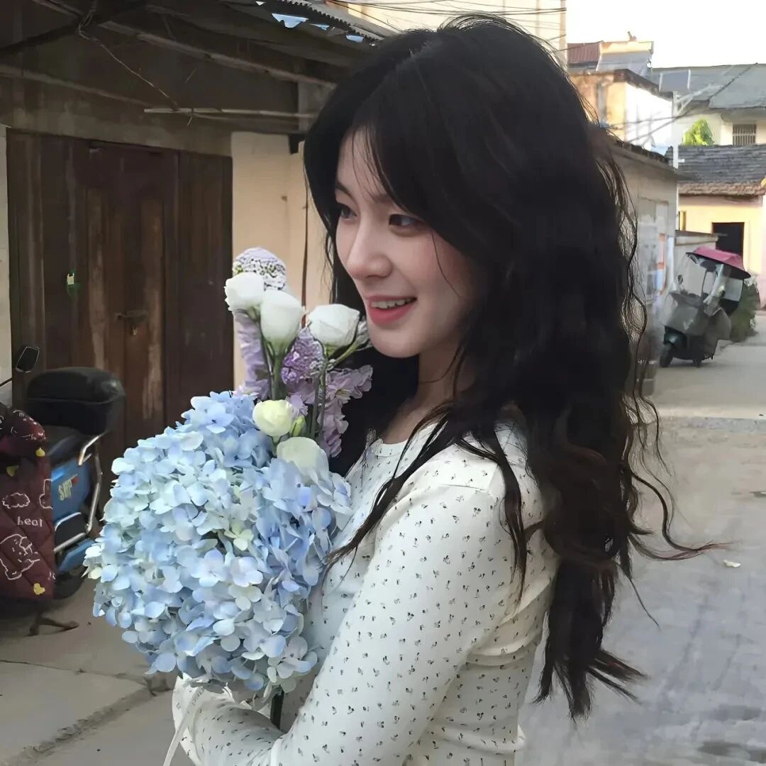 小清新鲜花侧脸女生头像