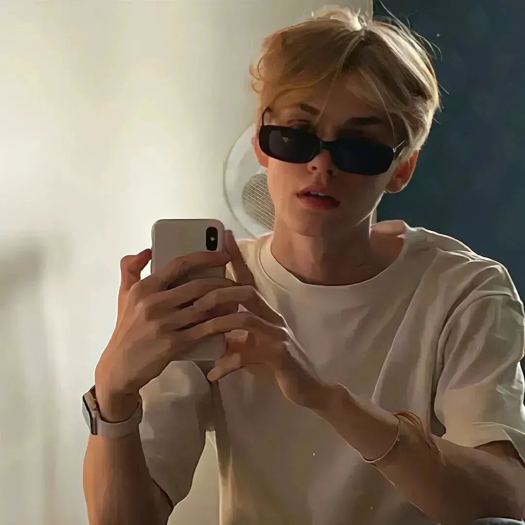 欧美墨镜男生头像