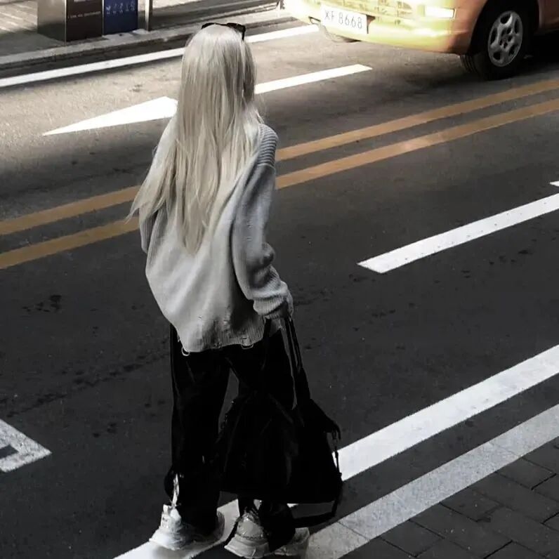 气质背影不露脸女生头像