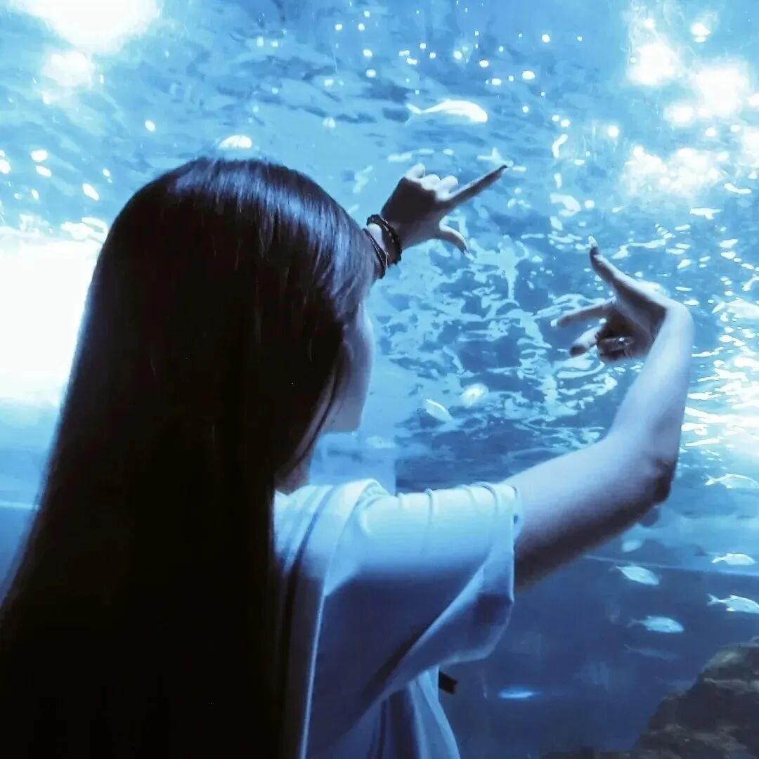 海底氛围感不露脸女生头像