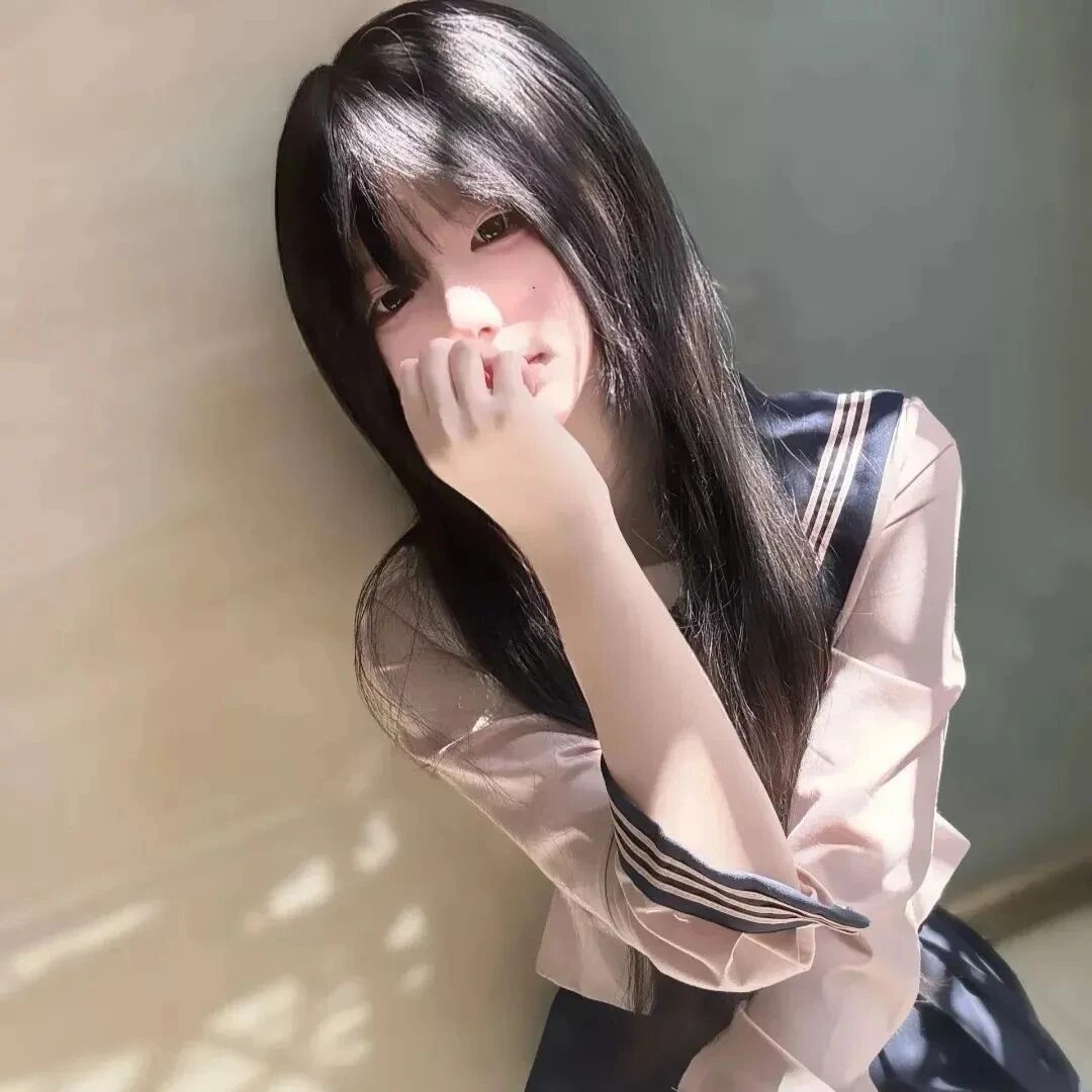 jk制服捂嘴少萝女生头像
