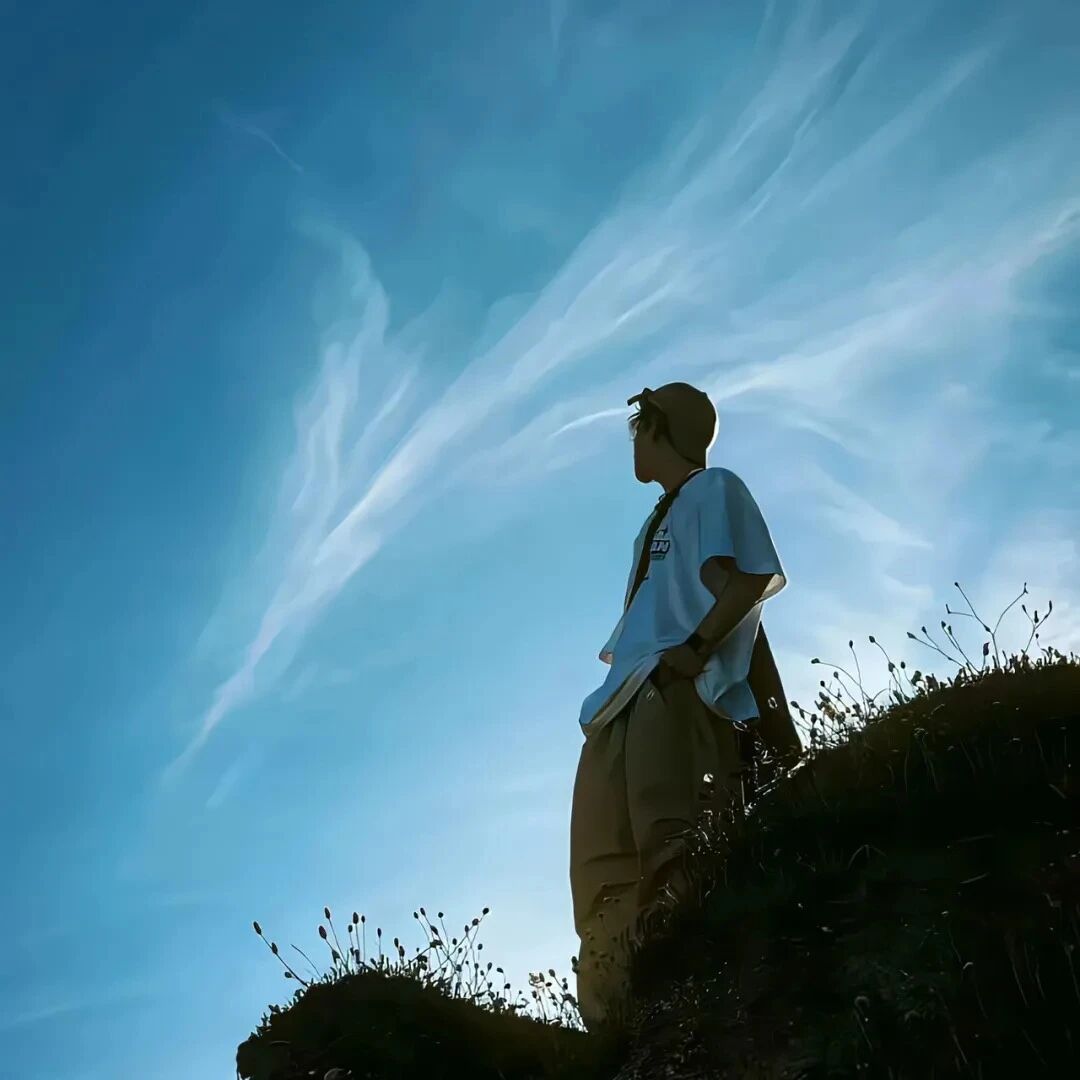 高山自由感不露脸男生头像