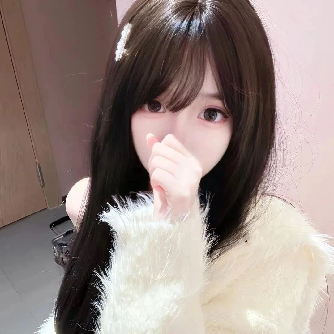 捂嘴甜妹女生头像