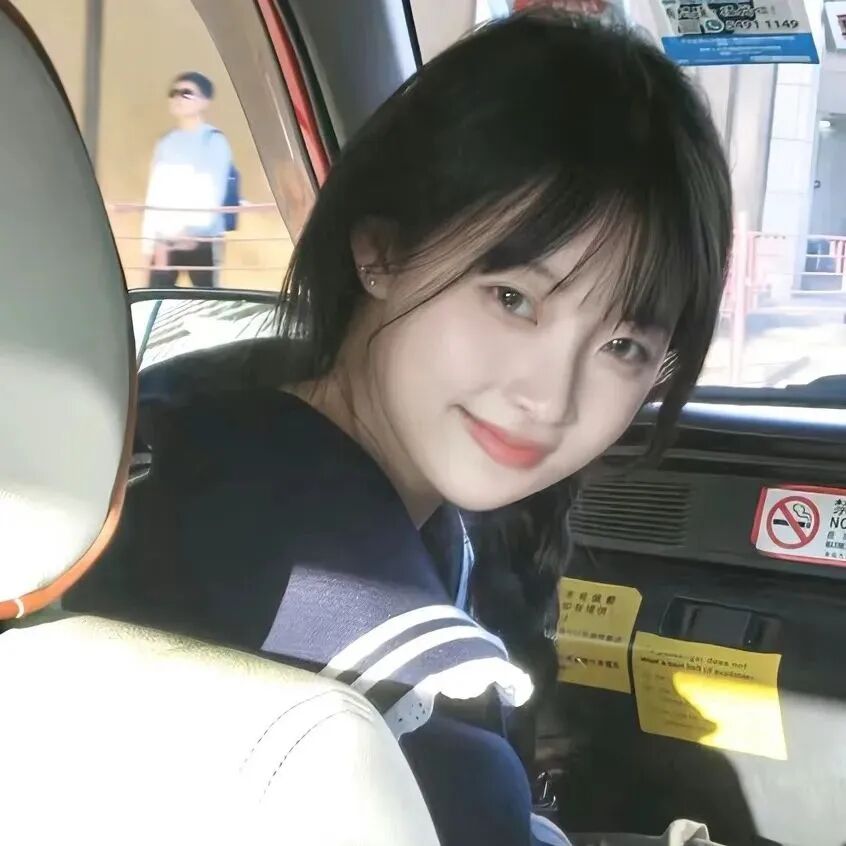 车内甜妹女生头像