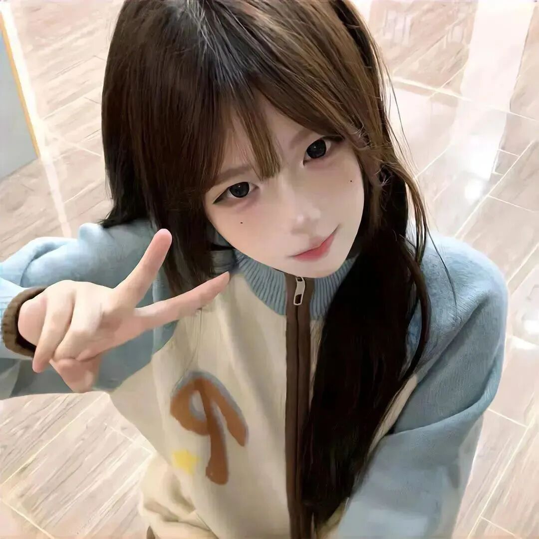 剪刀手小众女生头像