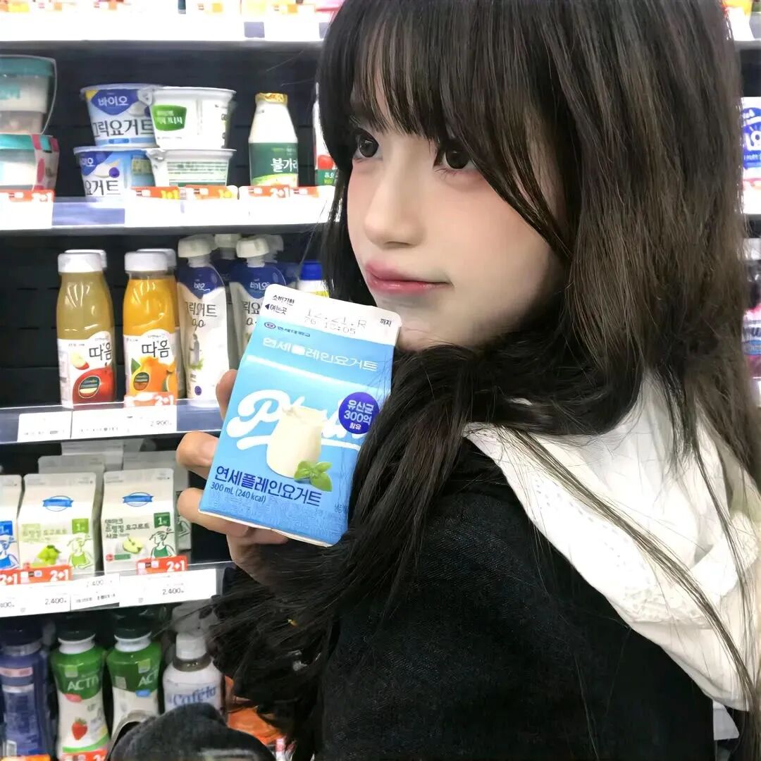 喝饮料少萝女生头像