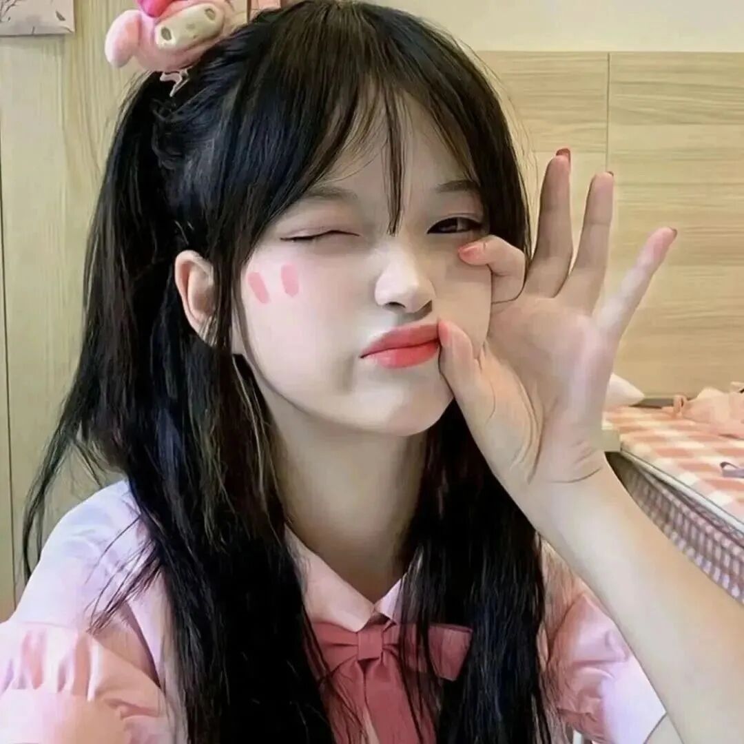 手势甜妹女生头像