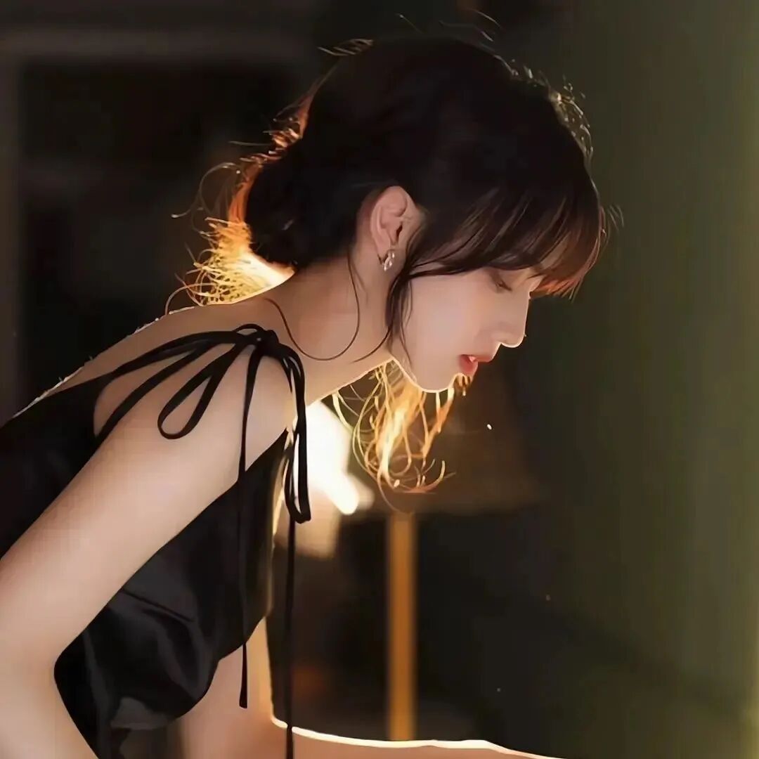 温柔侧脸女生头像