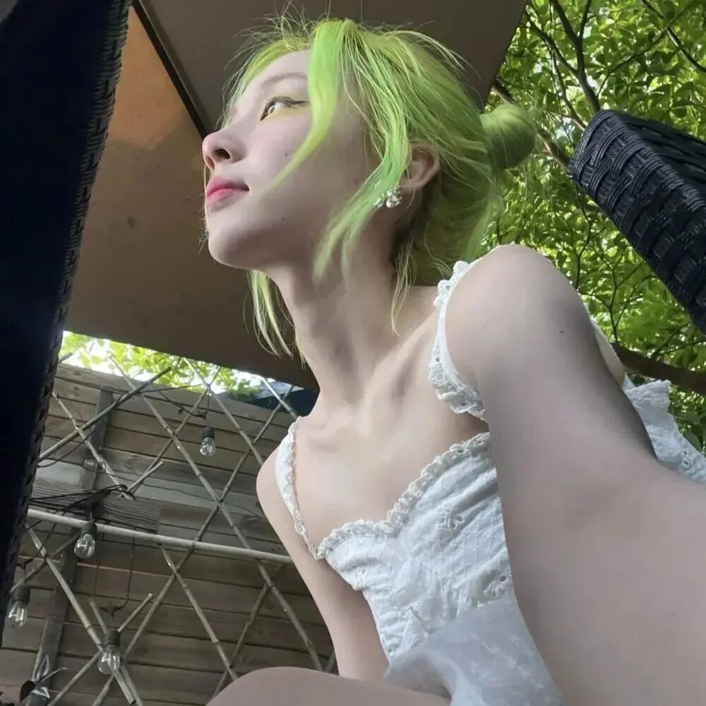 绿色个性女生头像
