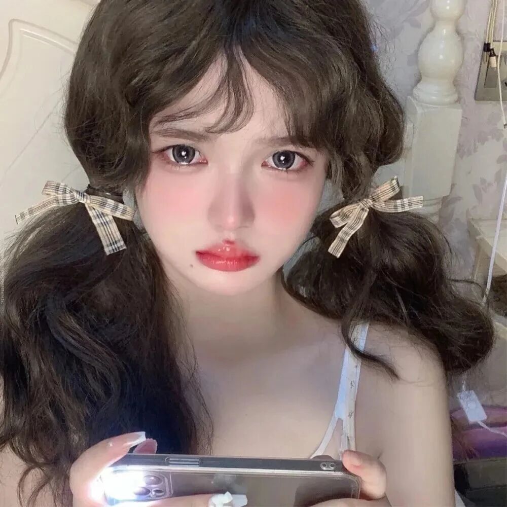 打游戏甜妹女生头像
