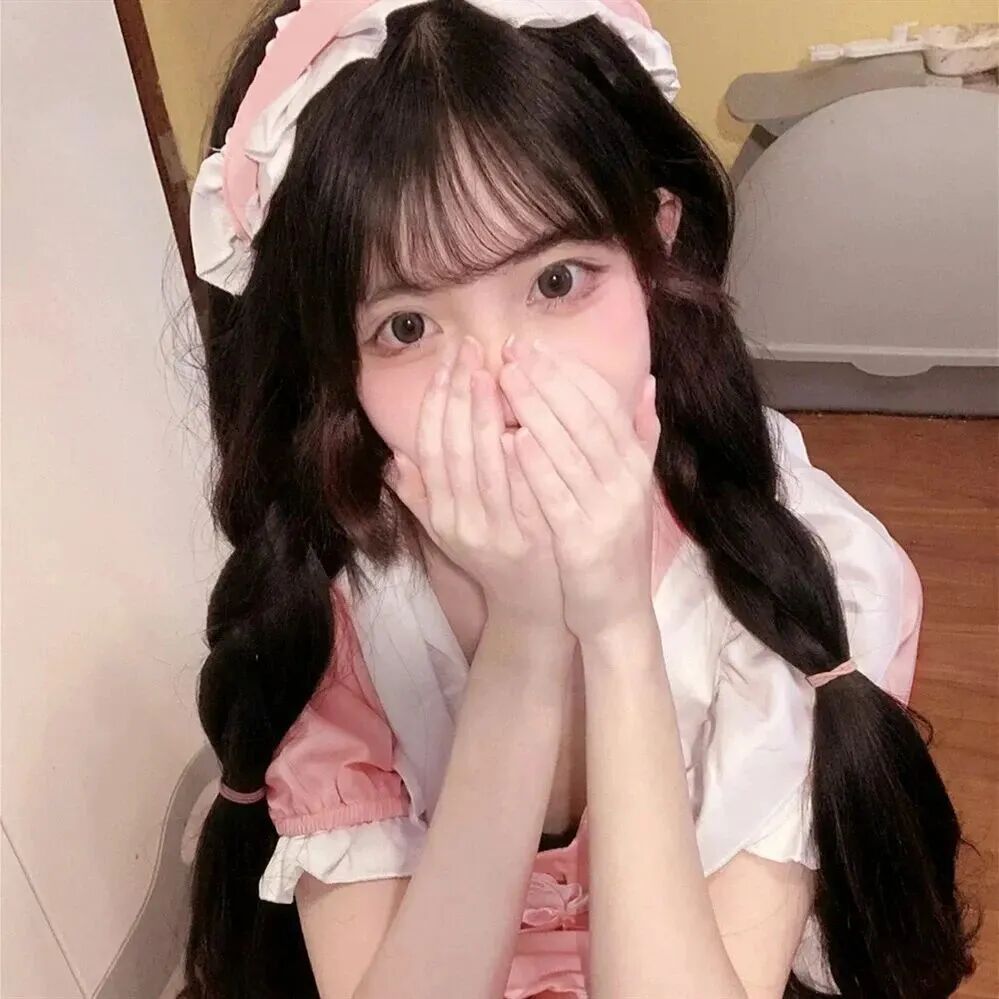 捂嘴少萝女生头像