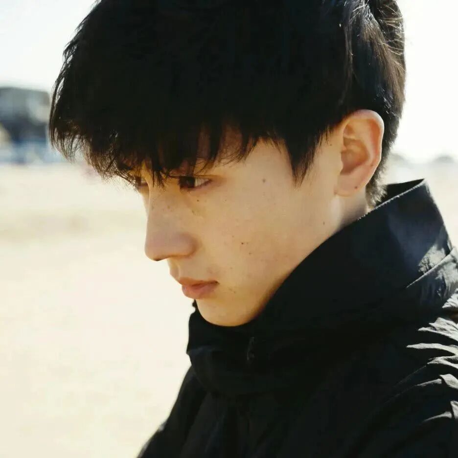 帅气侧脸男生头像