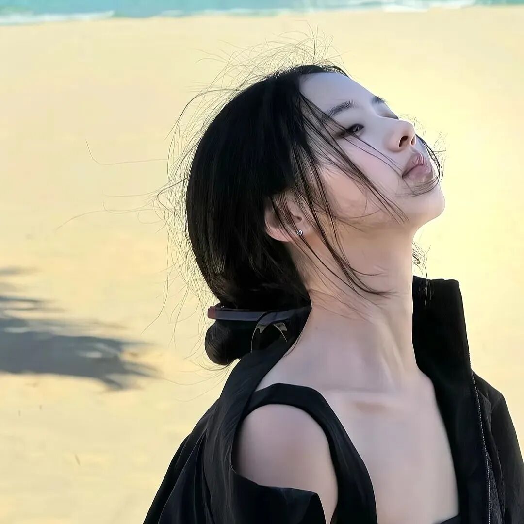 温柔侧脸女生头像