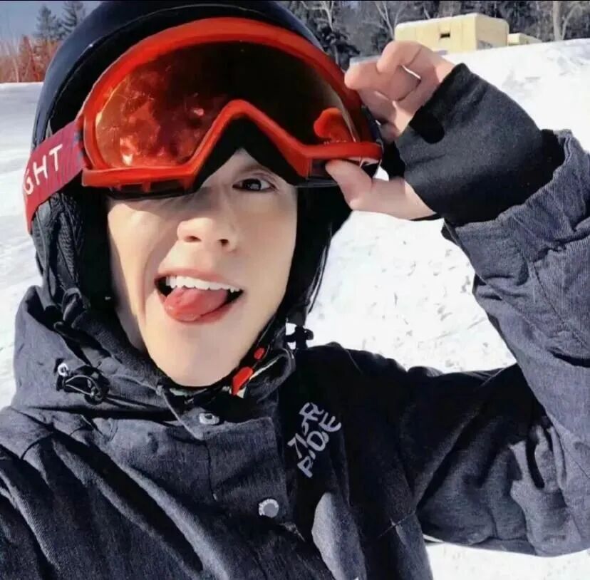 王鹤棣爱豆滑雪男生头像