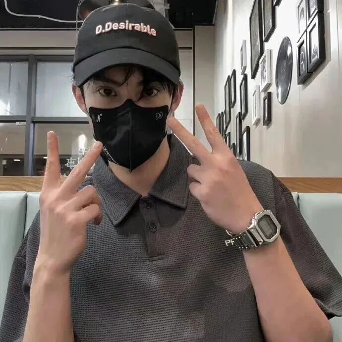 王鹤棣爱豆剪刀手不露脸男生头像