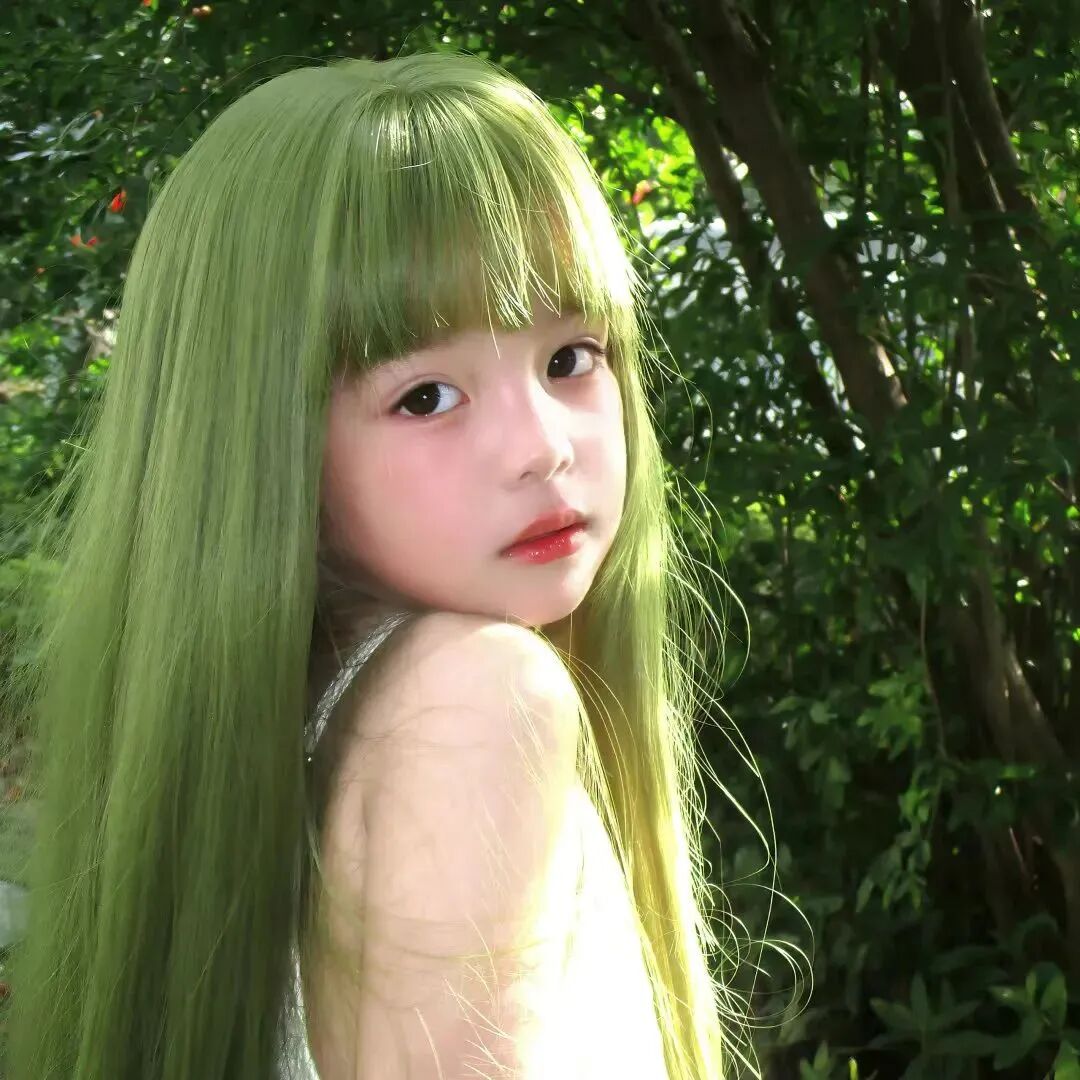 绿色小女孩萌娃头像