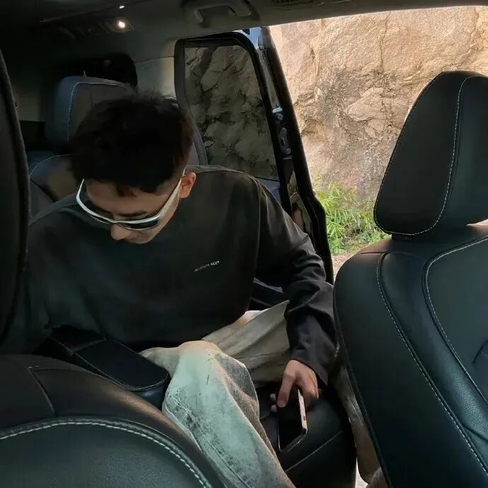 车内个性男生头像
