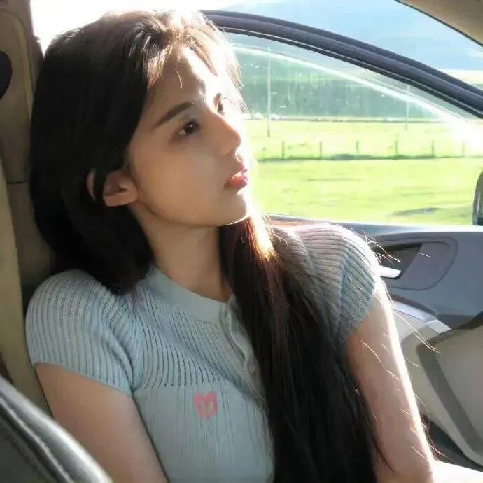 温柔侧脸女生头像