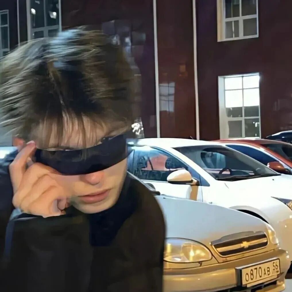 墨镜冷酷男生头像