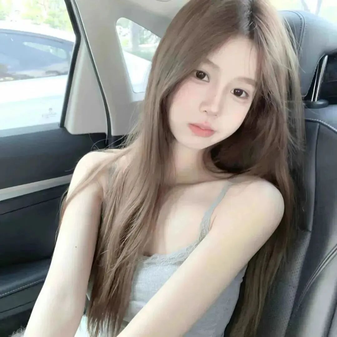 车内温柔女生头像
