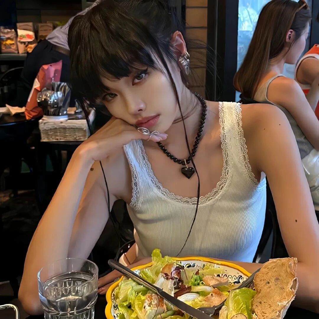 吃饭很飒女生头像