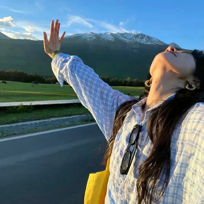 自由感女生头像
