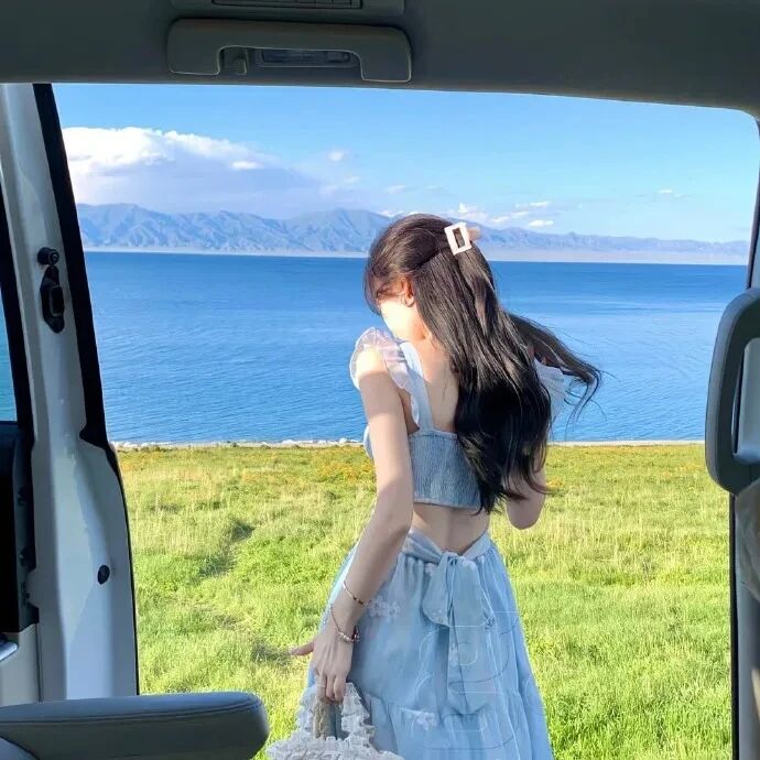 自由感背影不露脸女生头像