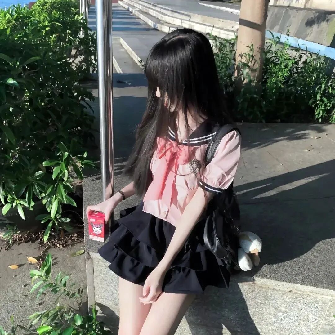 jk制服侧脸女生头像