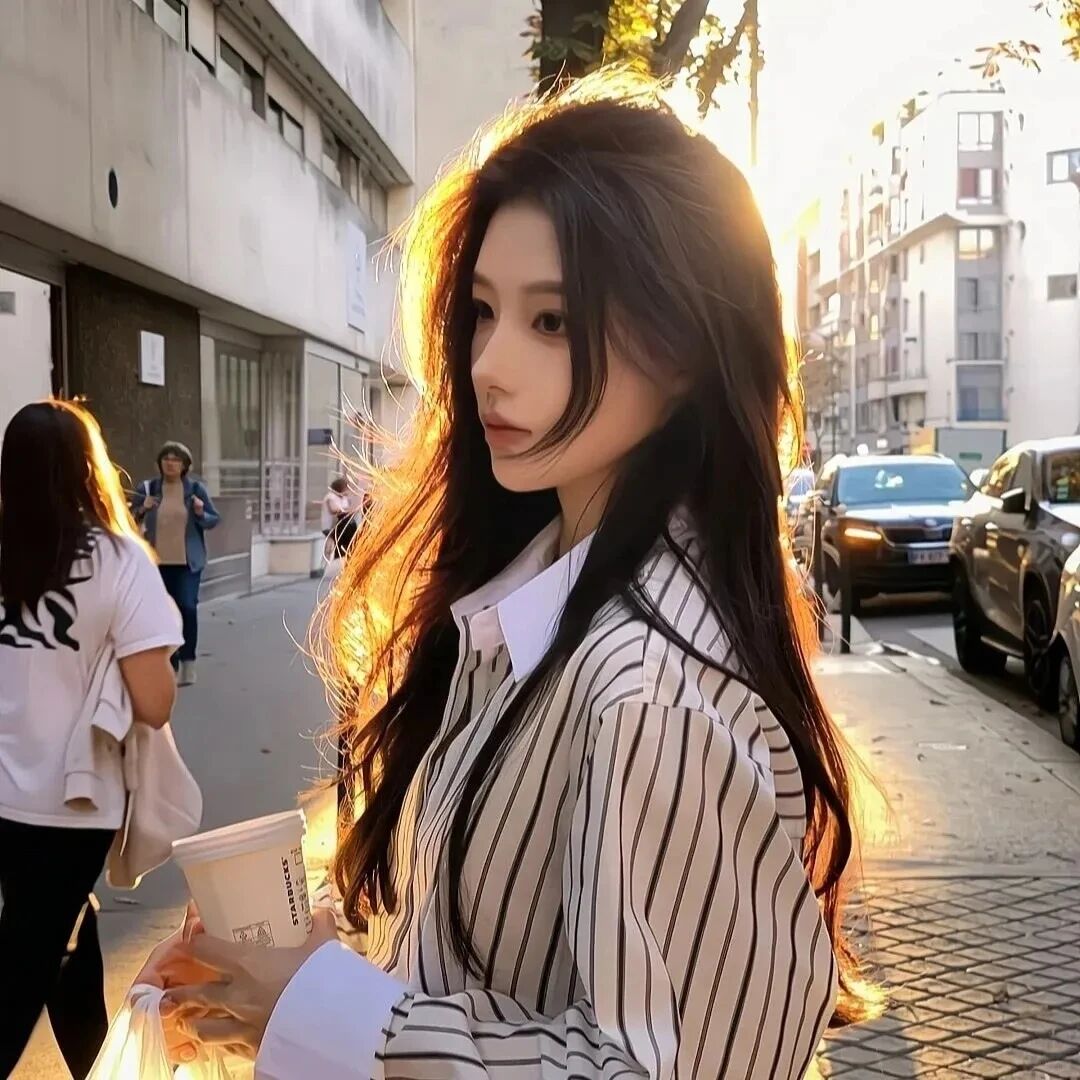 光感侧脸女生头像