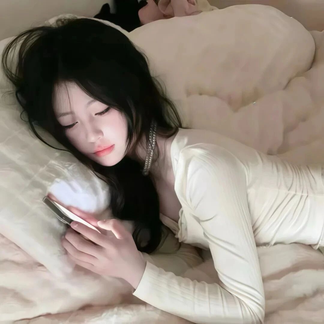 躺着纯欲女生头像