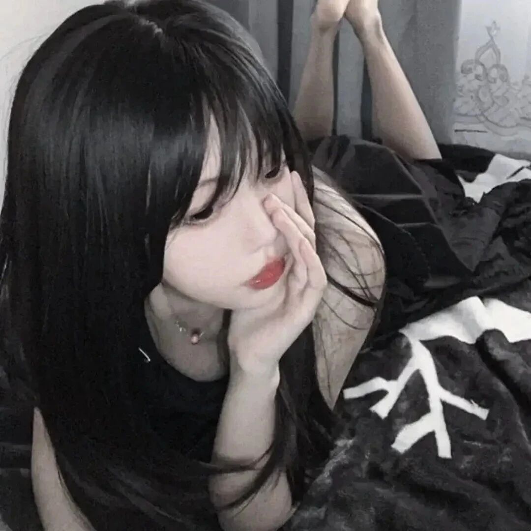 躺着纯欲女生头像