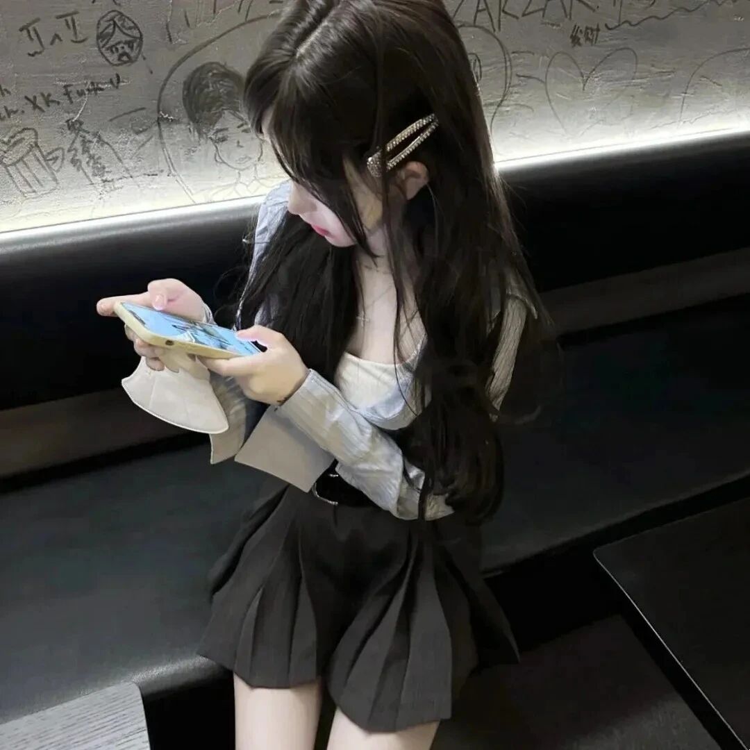 甜妹侧脸女生头像