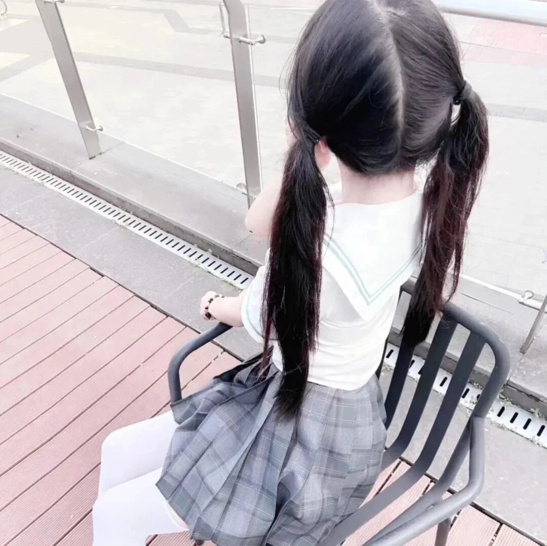 少萝背影不露脸女生头像