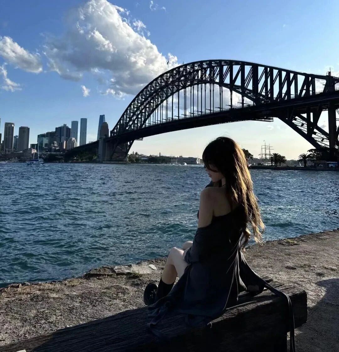 海边气质侧脸女生头像