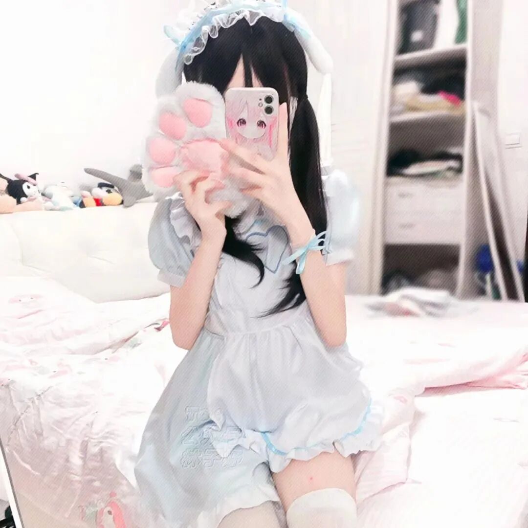 自拍手机少萝女生头像
