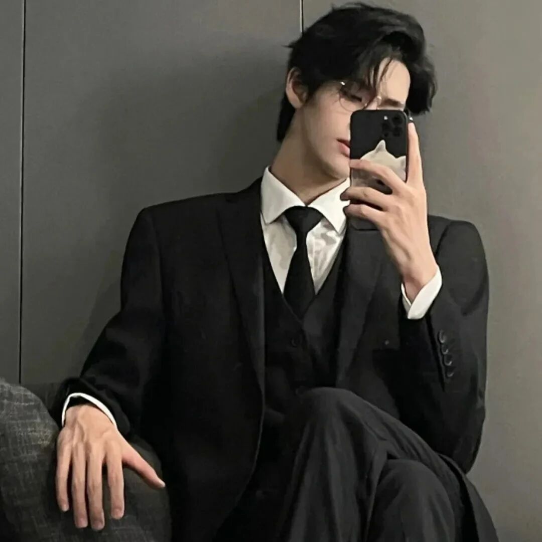 自拍手机痞帅男生头像