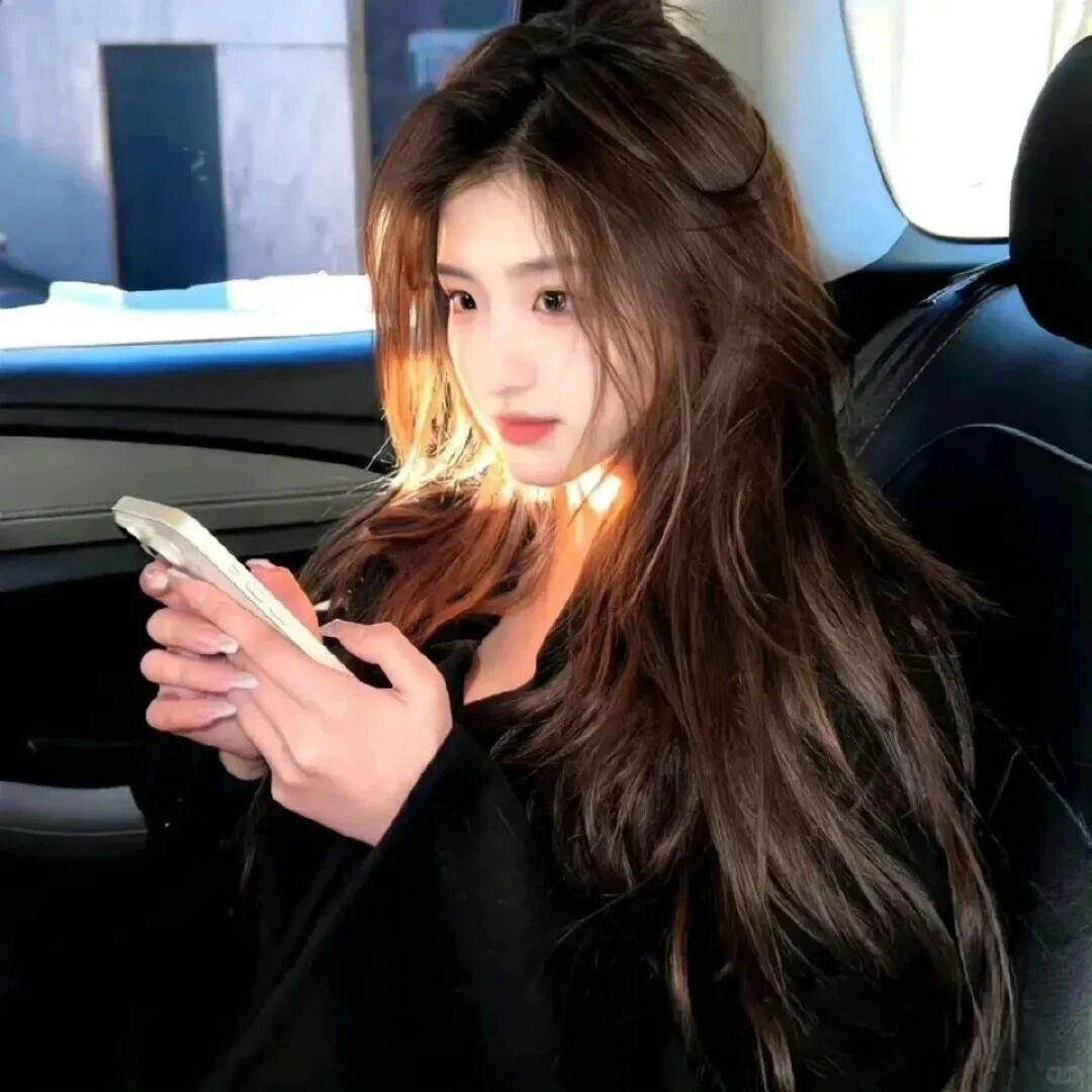 车内光感女生头像